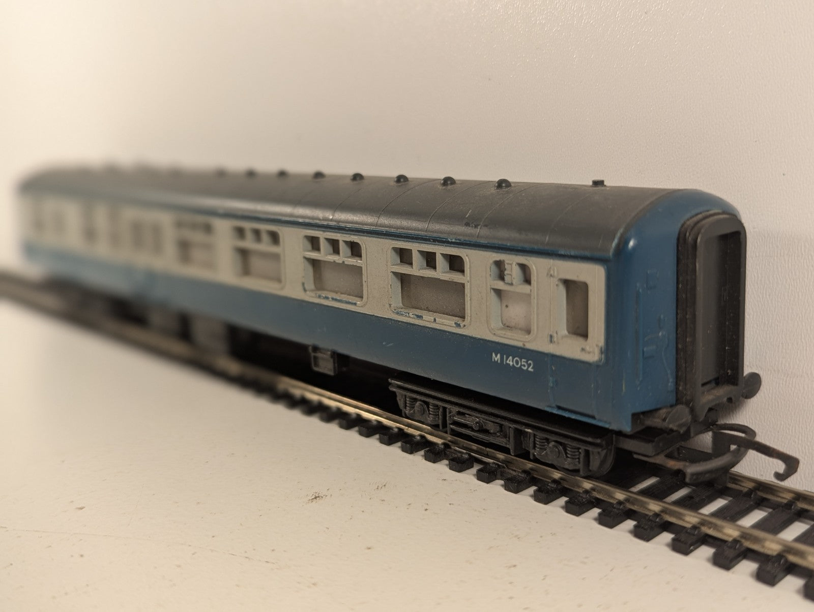 Hornby OO Gauge BR Mk1 Brake Second Corridor (BSK) Passenger Coach