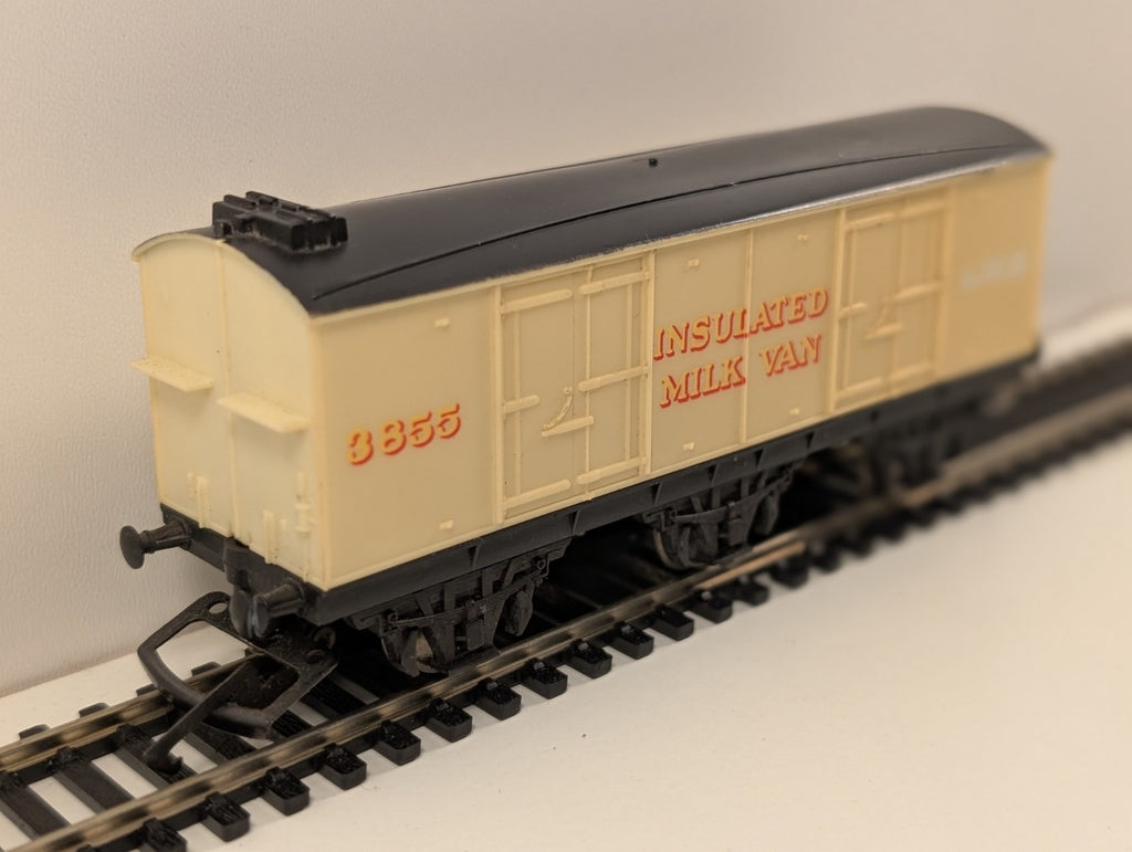 Hornby OO Gauge LMS 6-Wheel Insulated Milk Van