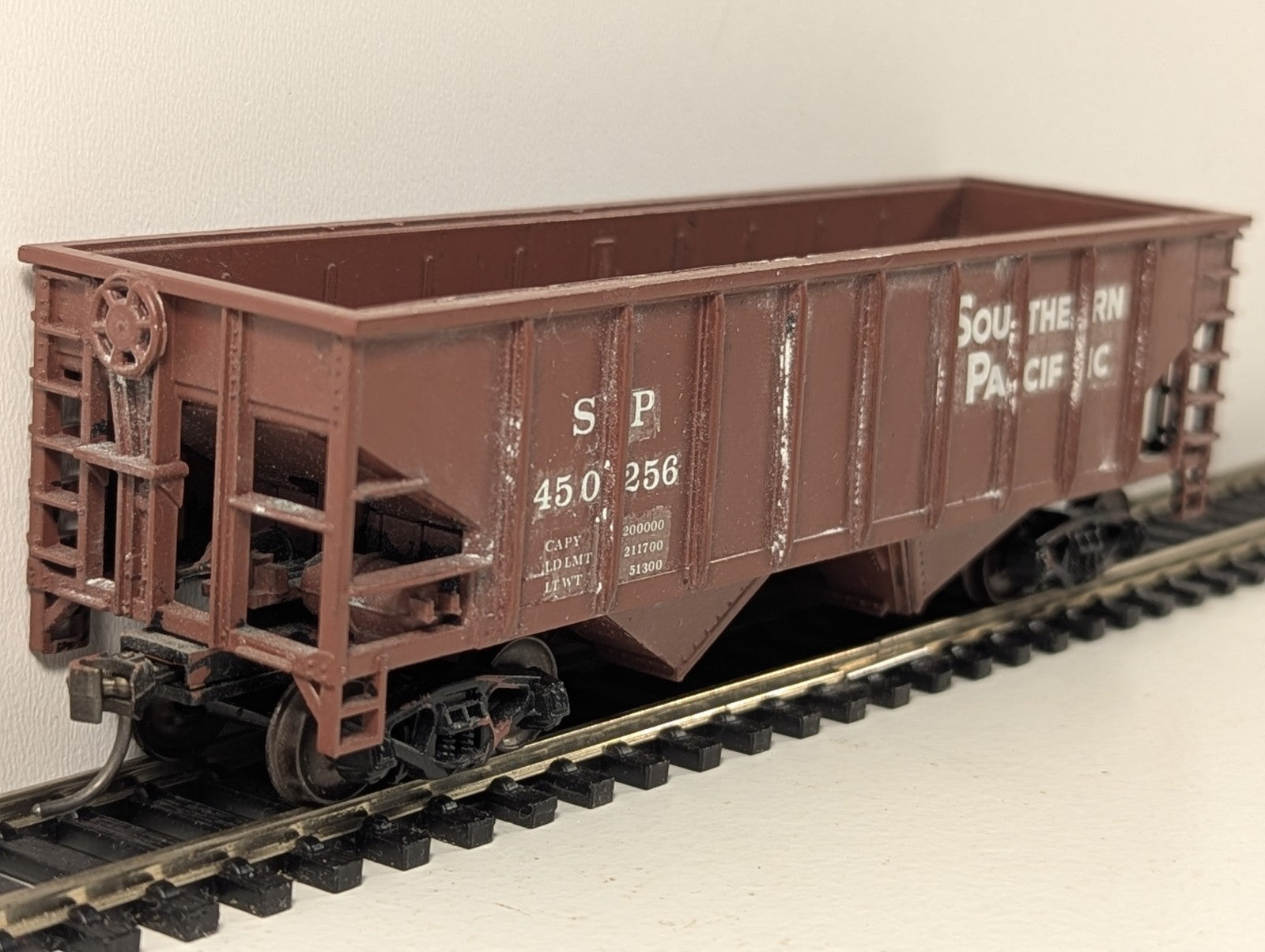 Walthers Trainline 931-1843 Southern Pacific Two-Bay Hopper