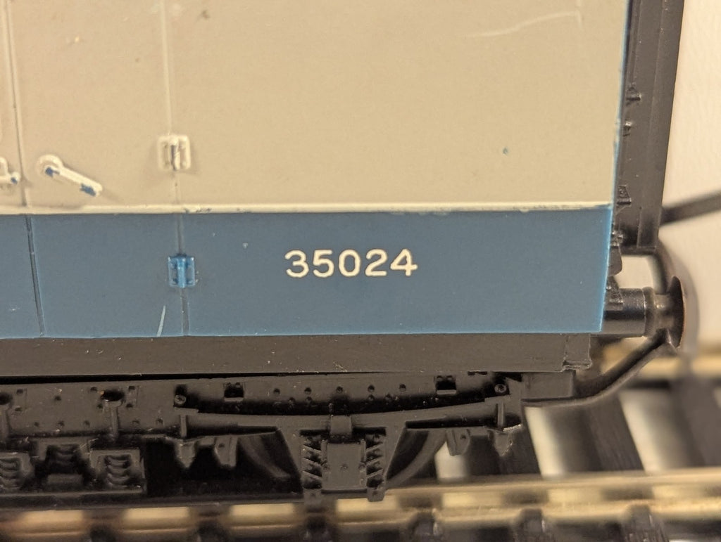 Tri-ang OO Gauge BR Mk1 Brake Second Corridor (BSK) Passenger Coach