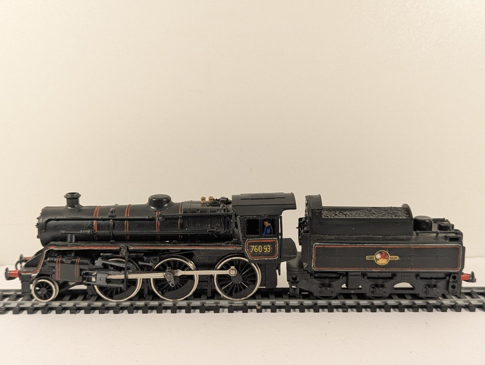 Mainline OO Gauge Standard Class 4MT Renumbered Poor Runner