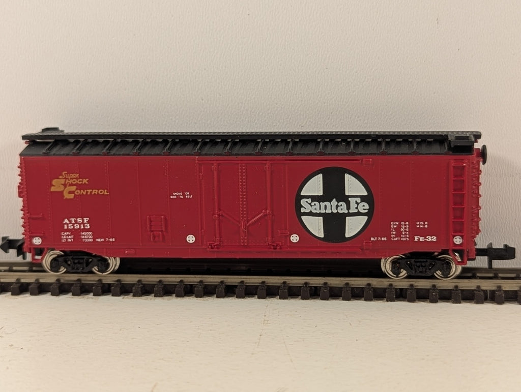 Bachmann N Gauge Santa Fe 50ft Plug Door Box Car