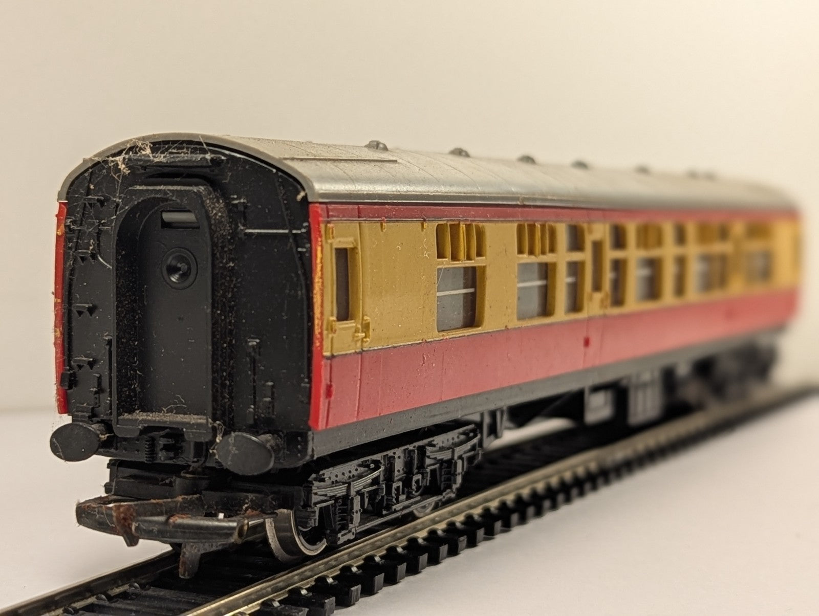 Hornby OO Gauge BR Mk1 Composite Coach Passenger Coach 15210