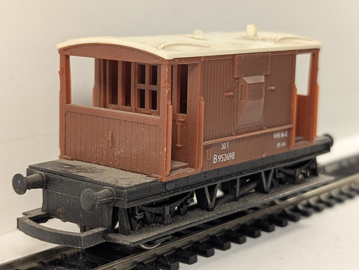 Hornby OO Gauge BR 20 Ton Brake Van B952698 BR Bauxite R16