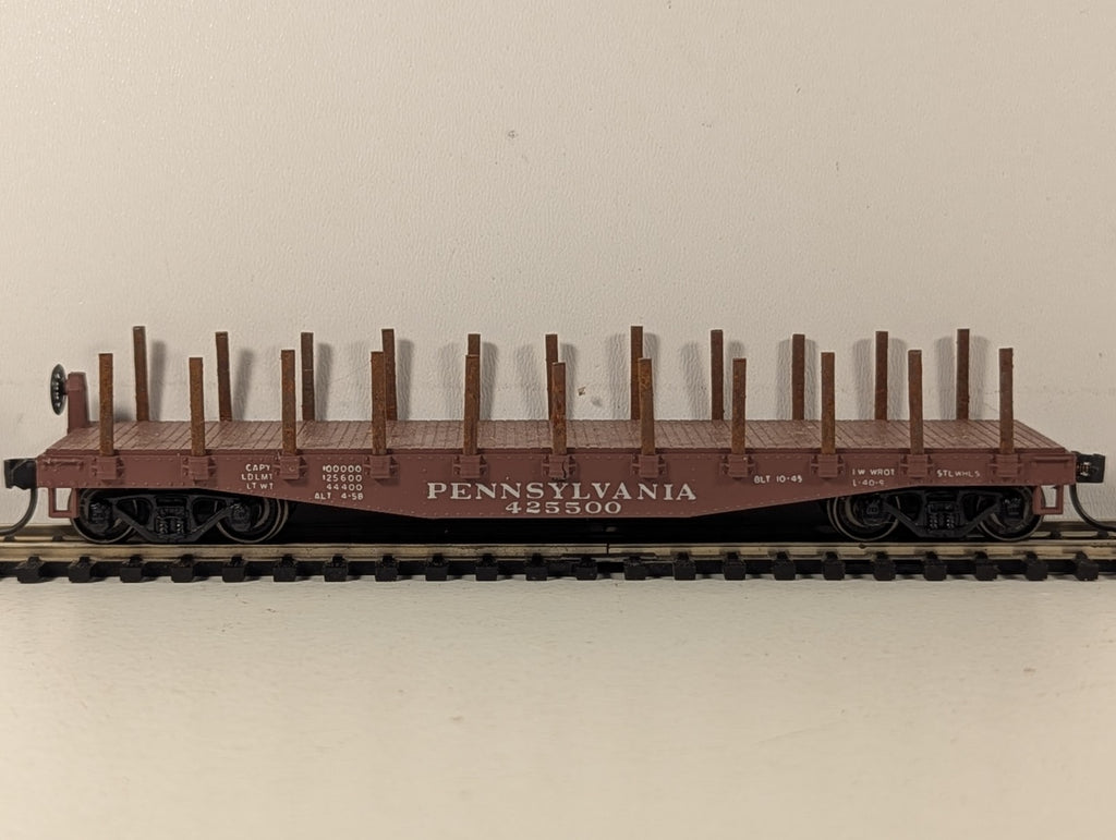 Industrial Rail HO Gauge Pennsylvania Flat Car with Stakes 425500