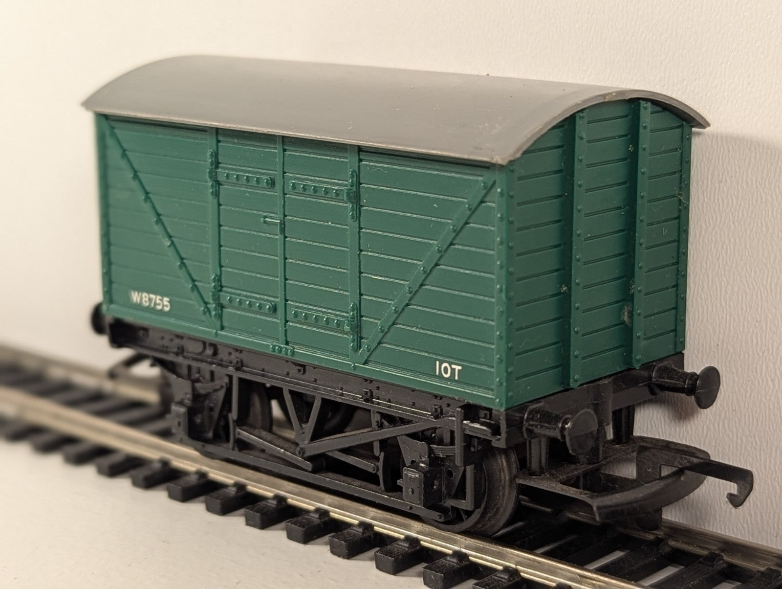 Tri-ang Hornby R11 / R14 BR 10T Closed Goods Van – W8755