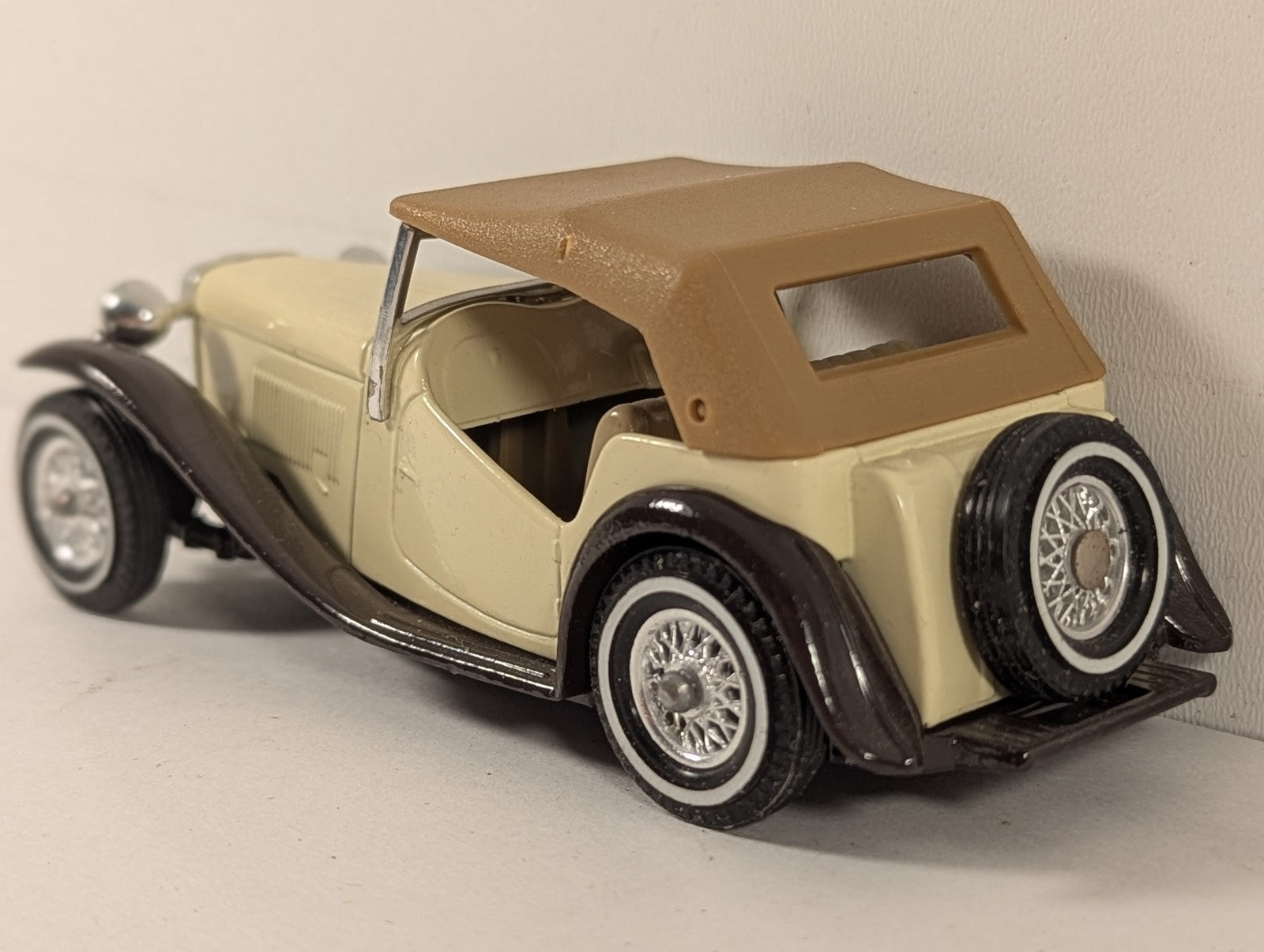 Matchbox 1945 MG TC Die-cast Model Car Cream and Brown Y-8