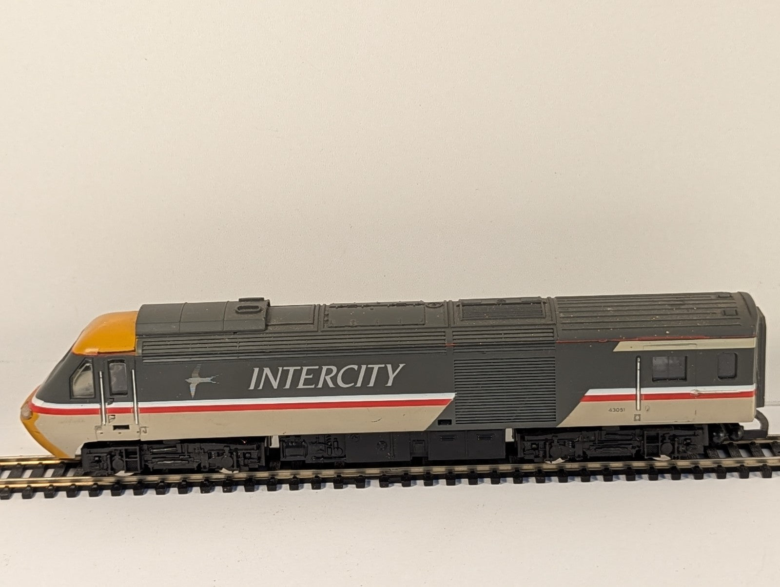 Hornby R397-43051 OO Gauge Class 43 HST Dummy Car Intercity Swallow