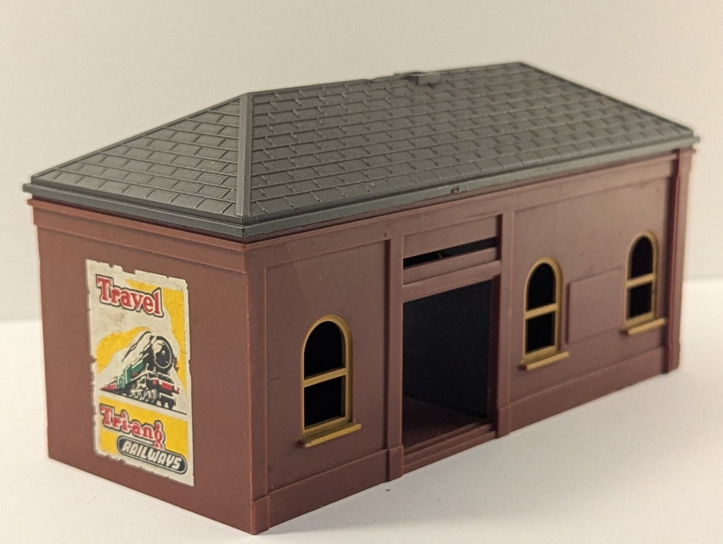 Tri-ang OO Gauge R60 Station Waiting Room Building