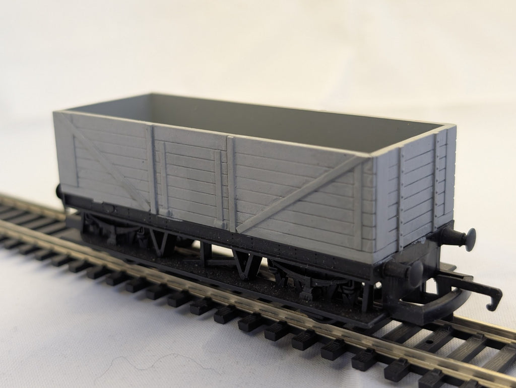 Hornby OO Gauge 7 Plank Wagon - Repainted