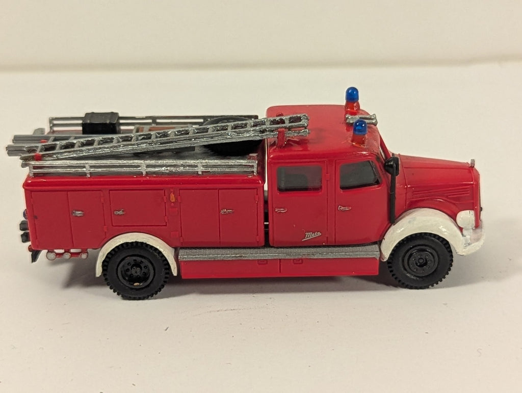 Brekina HO Scale Mercedes-Benz L3500 Metz LF 15 Fire Engine