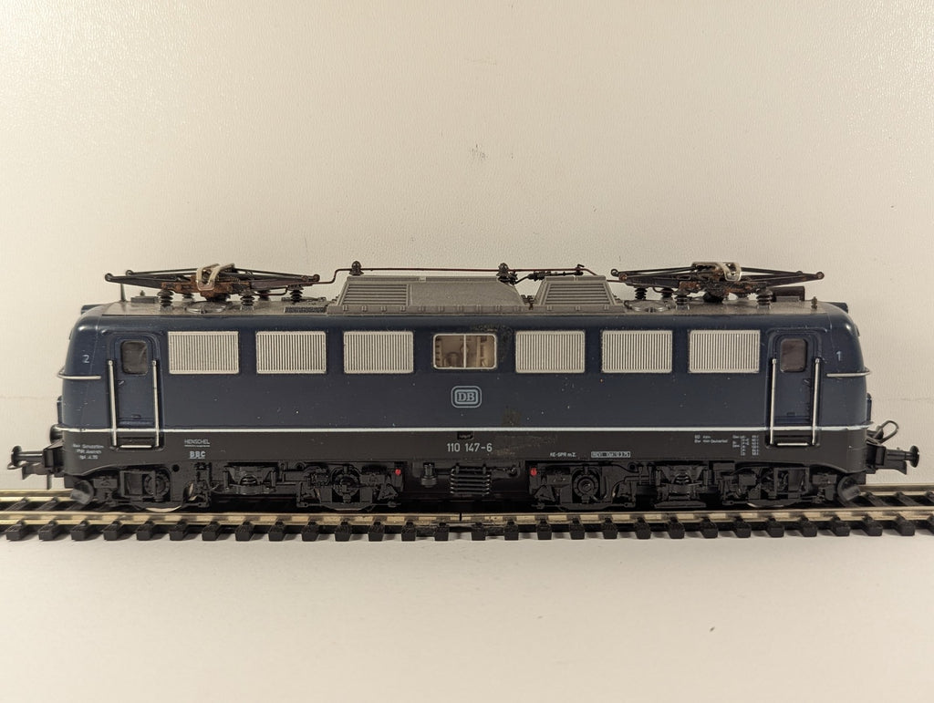 Roco HO Gauge DB Class 110 Electric Locomotive 110 147-6 DB Blue 4135A