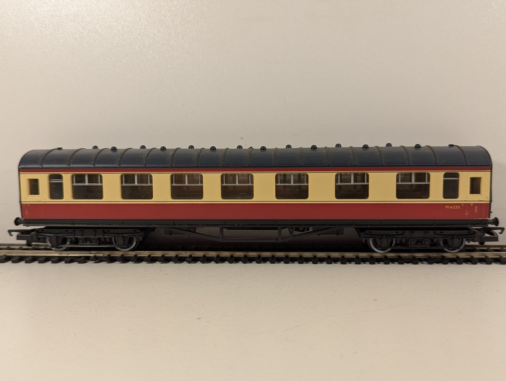 Hornby R423 LMS Composite Coach
