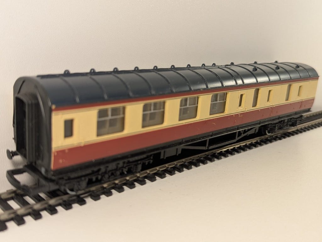 Hornby R443 BR Stanier Brake Coach M26546 – Crimson & Cream (Parts Missing)