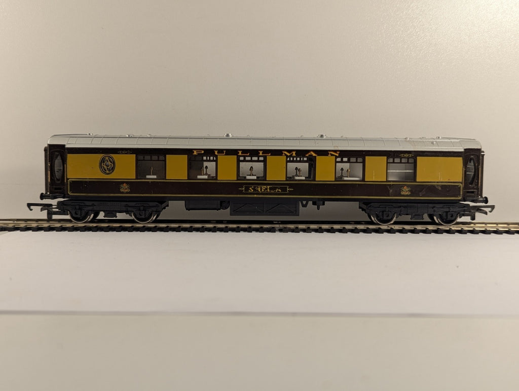 Hornby R229 OO Gauge Pullman Coach "Sheila" - Damaged Name Decals