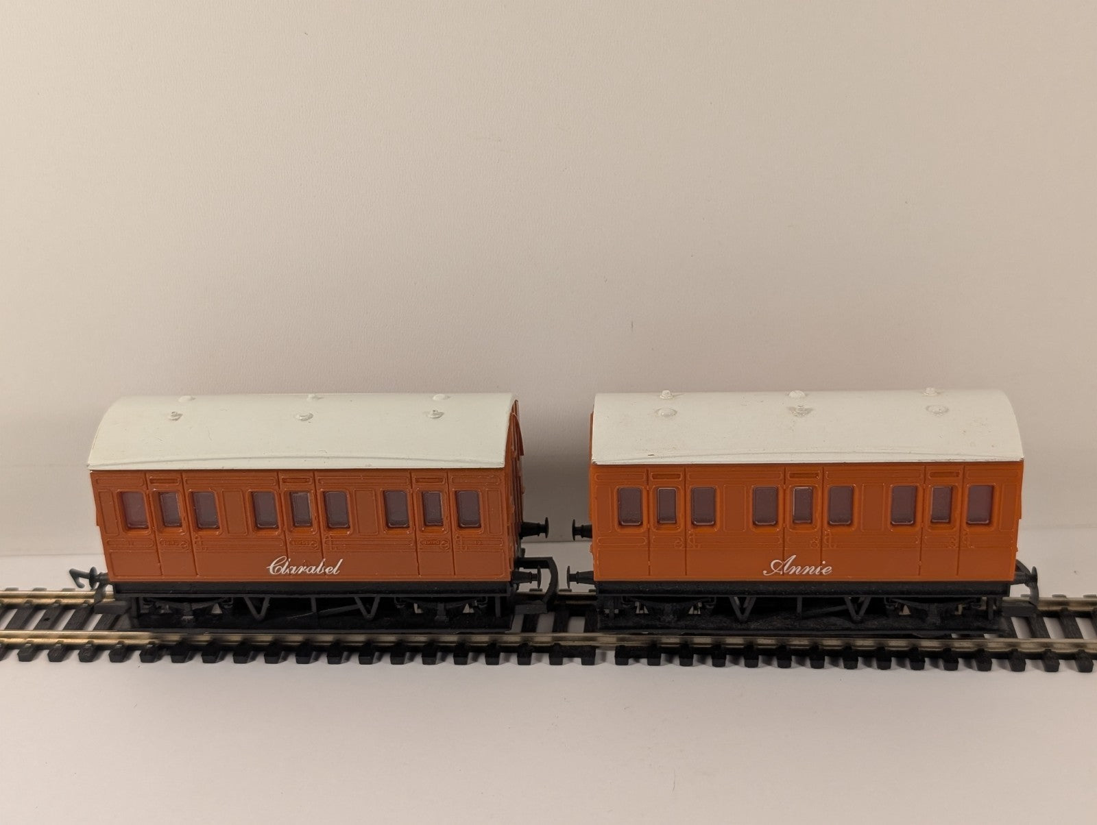 Hornby R110 & R112 OO Gauge Annie and Clarabel Coaches
