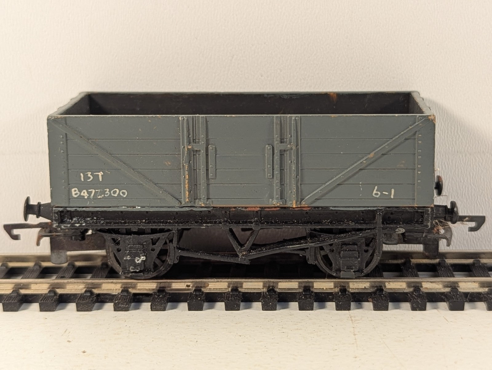 Hornby Dublo OO Gauge 5-Plank Open Wagon B477300 Grey (Repainted)