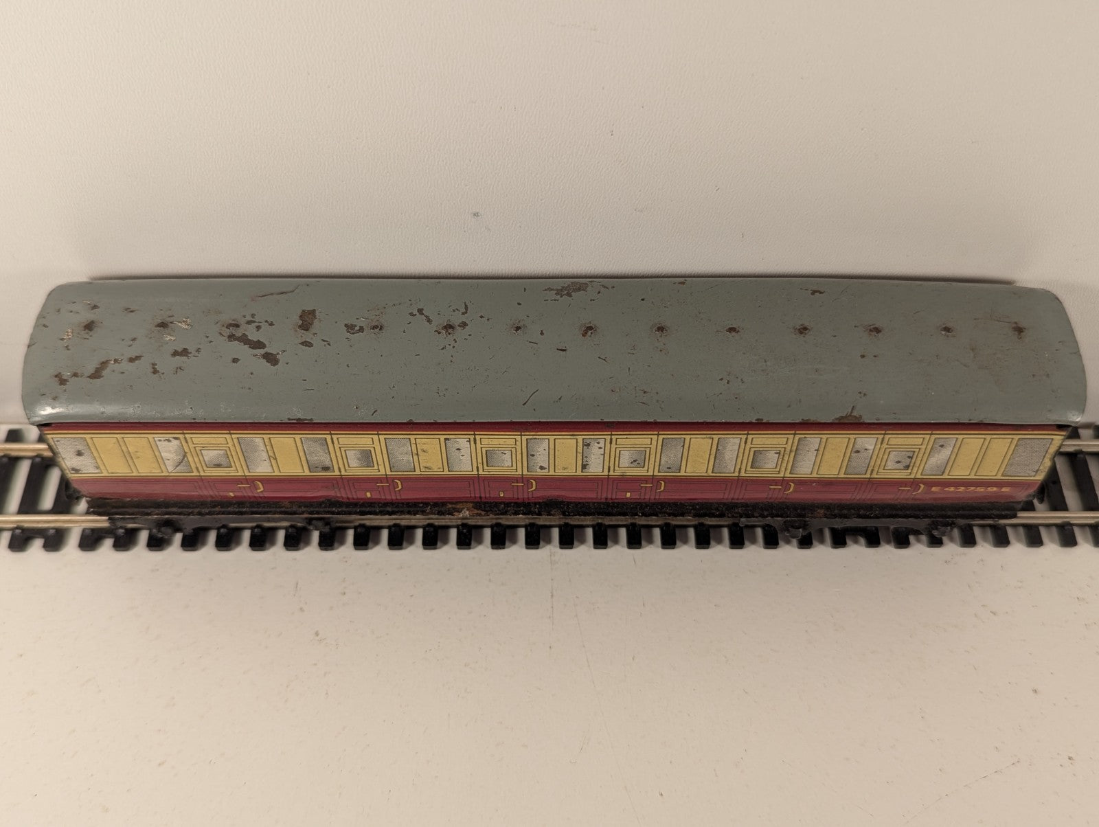Hornby Dublo Gresley Corridor Third Coach Tinplate OO Gauge