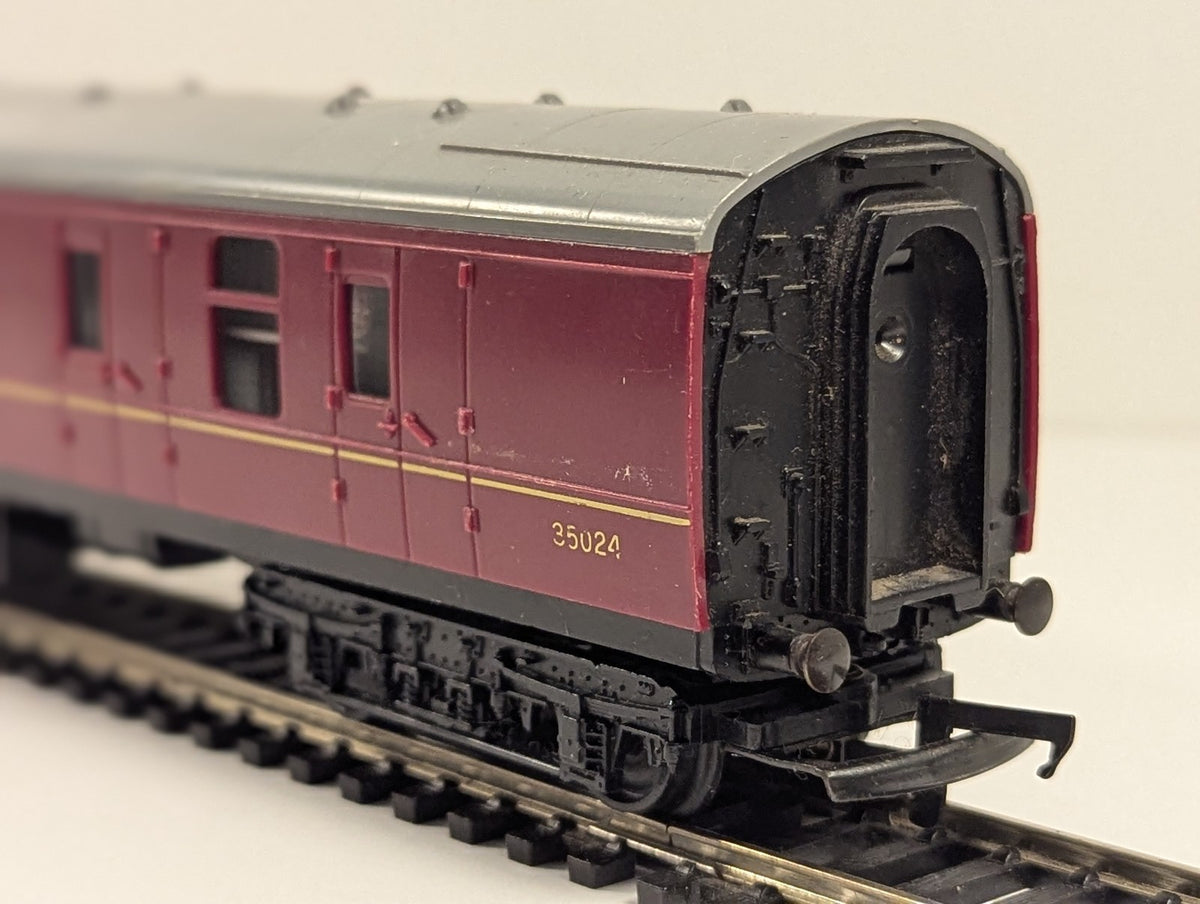Tri-ang OO Gauge BR Mk1 Brake Second Corridor (BSK) Passenger Coach 35024