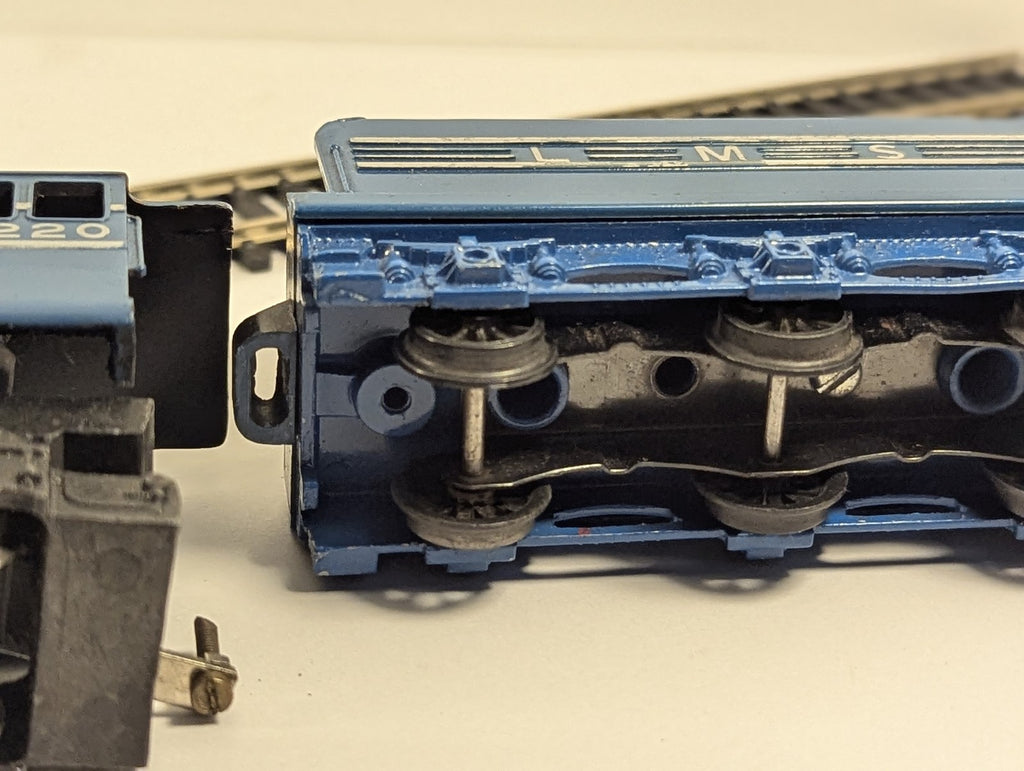 Hornby OO Gauge Coronation Class Steam Locomotive 6220 LMS Blue R374
