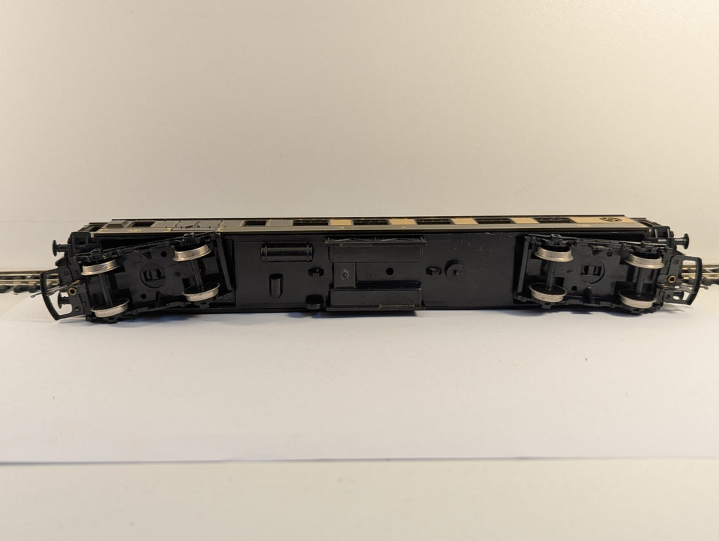 Hornby OO Gauge Pullman Brake Coach - Damaged Name Decals
