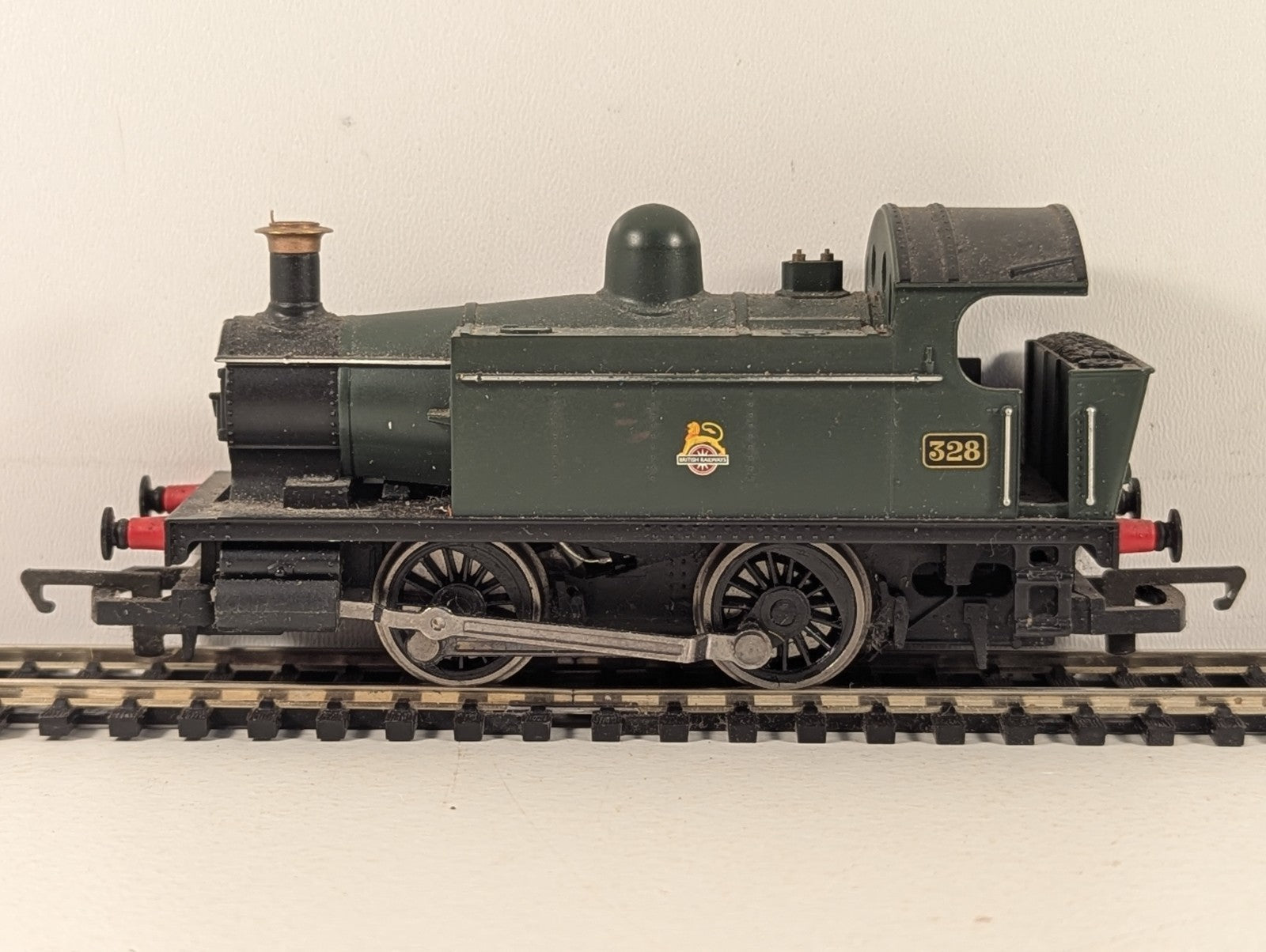 Hornby OO Gauge Holden Class 101 0-4-0T Steam Locomotive 328
