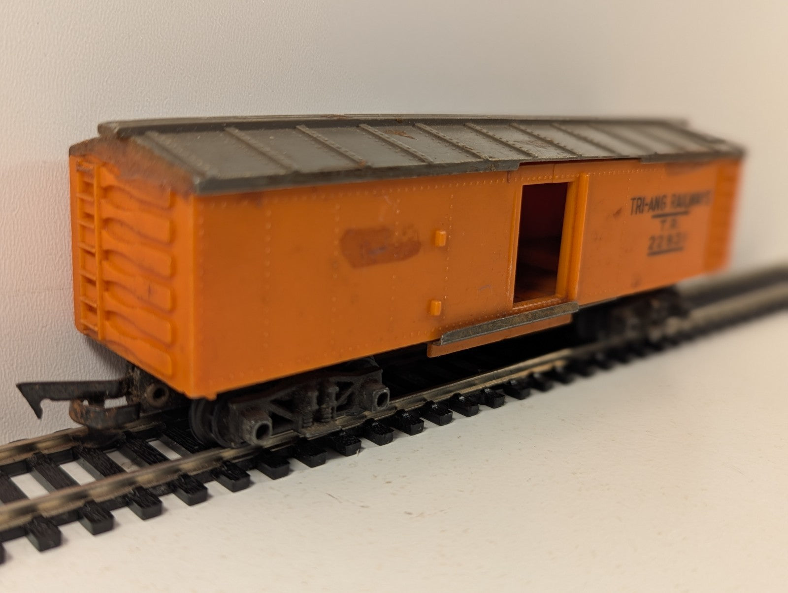 Tri-ang Railways R114 OO Gauge Orange Box Car