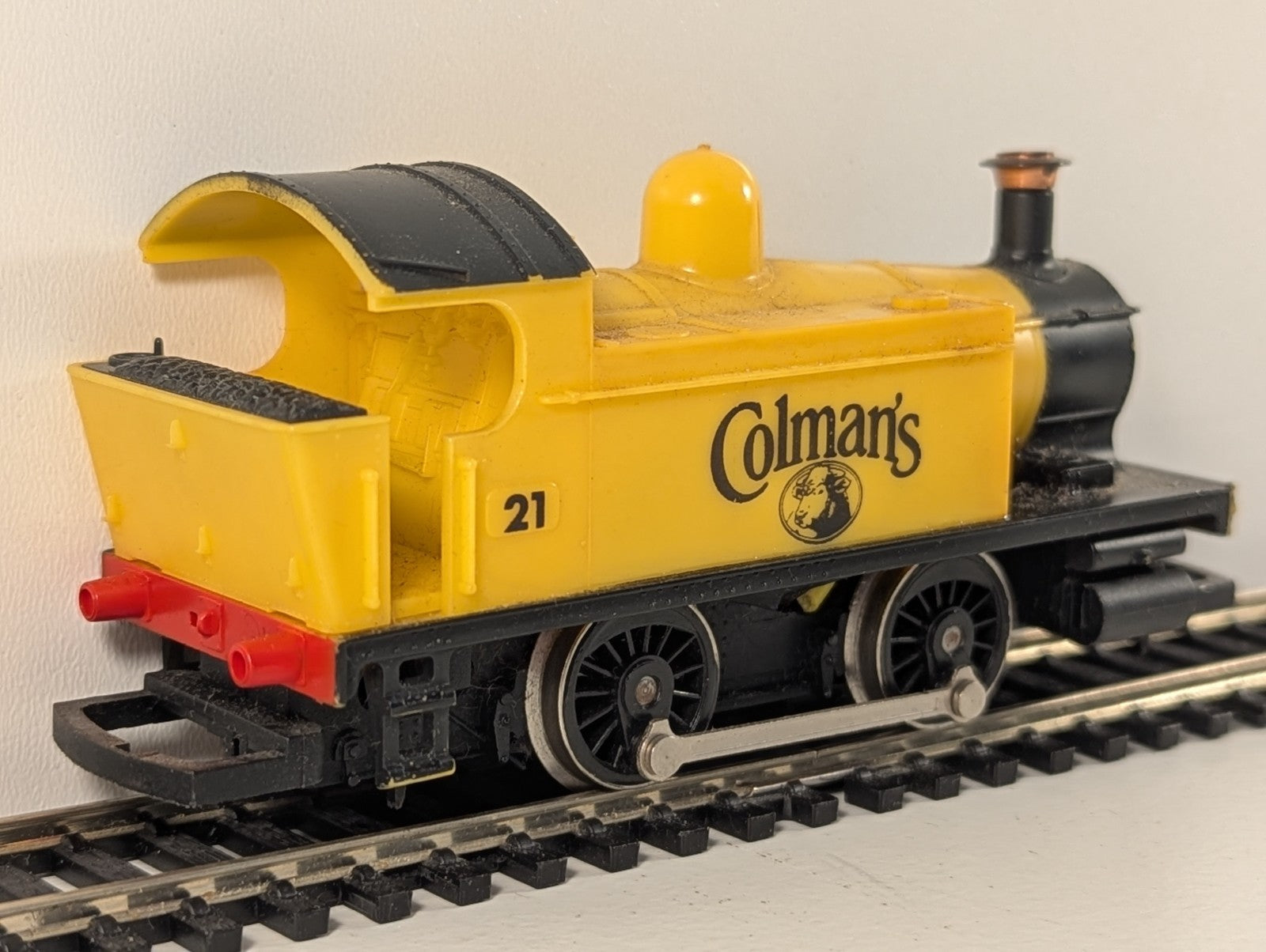 Hornby R155 OO Gauge Holden Class 101 0-4-0T “Colman’s” Yellow Loco – Faults