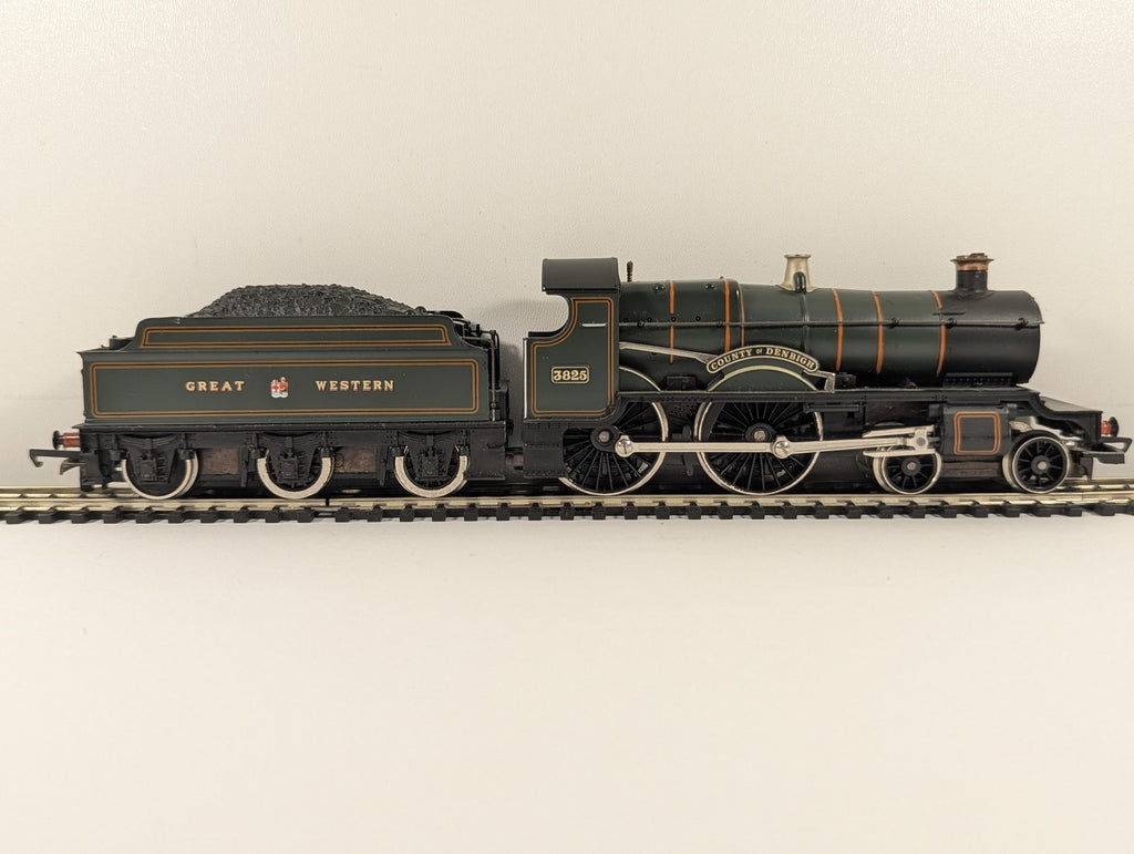 Hornby OO Gauge GWR County Class 4-4-0 'County of Denbigh' Steam Locomotive 3825