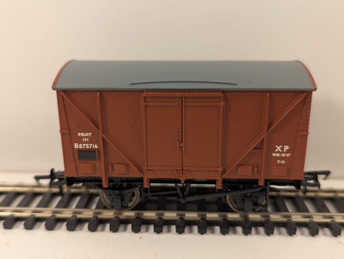 Bachmann Branchline 38-180B BR 12T Plywood Fruit Van Early Bauxite OO Gauge