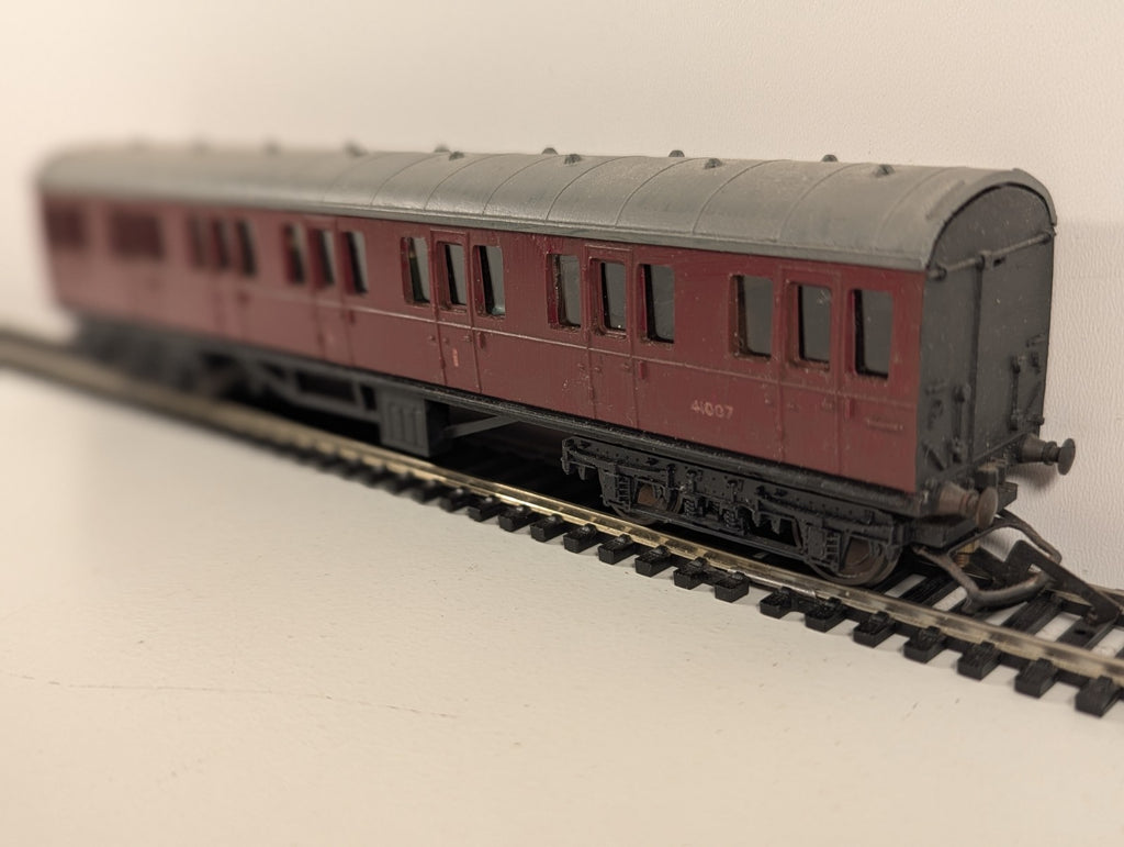 Tri-ang R120 Maroon Suburban Brake Coach M43171 – OO Gauge