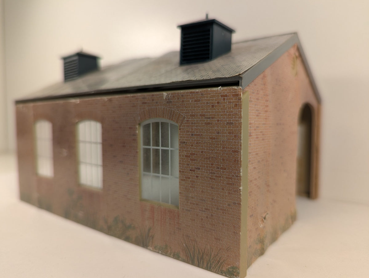 Hornby OO Gauge Engine Shed Building Brick R504