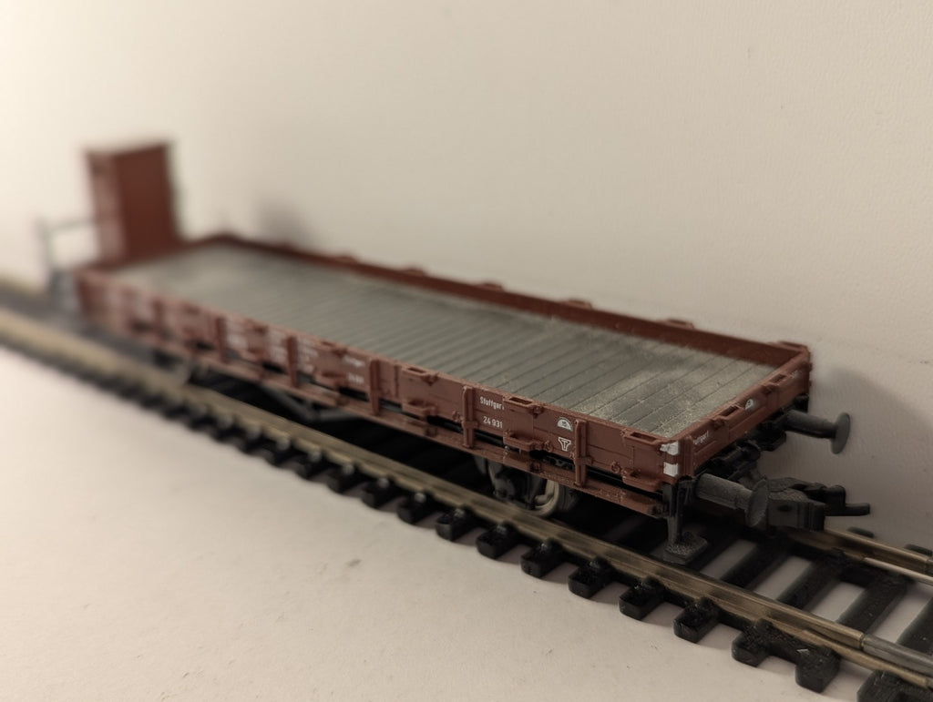 Roco HO Scale Deutsche Reichsbahn Stuttgart R10 Flat Wagon with Brakeman's Cab