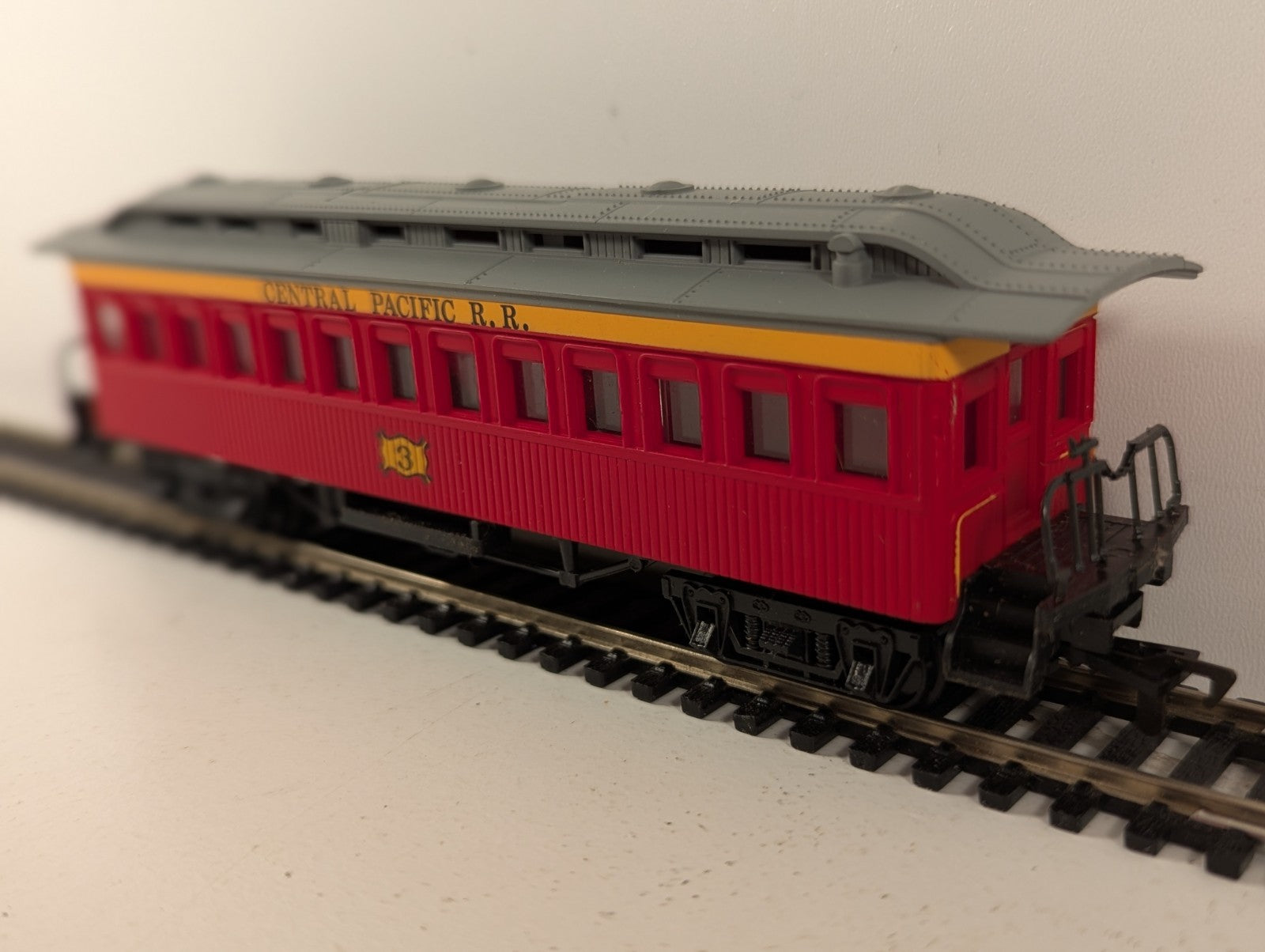 Airfix Central Pacific Railroad "Old Time" Passenger Coach HO Scale