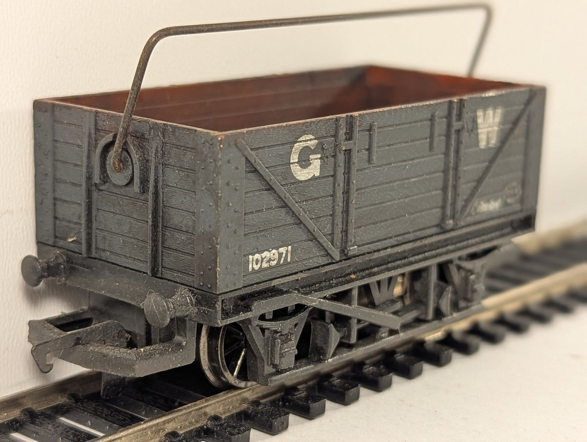 Hornby OO Gauge GWR 5 Plank Open Wagon with Sheet Support Goods Wagon 102971