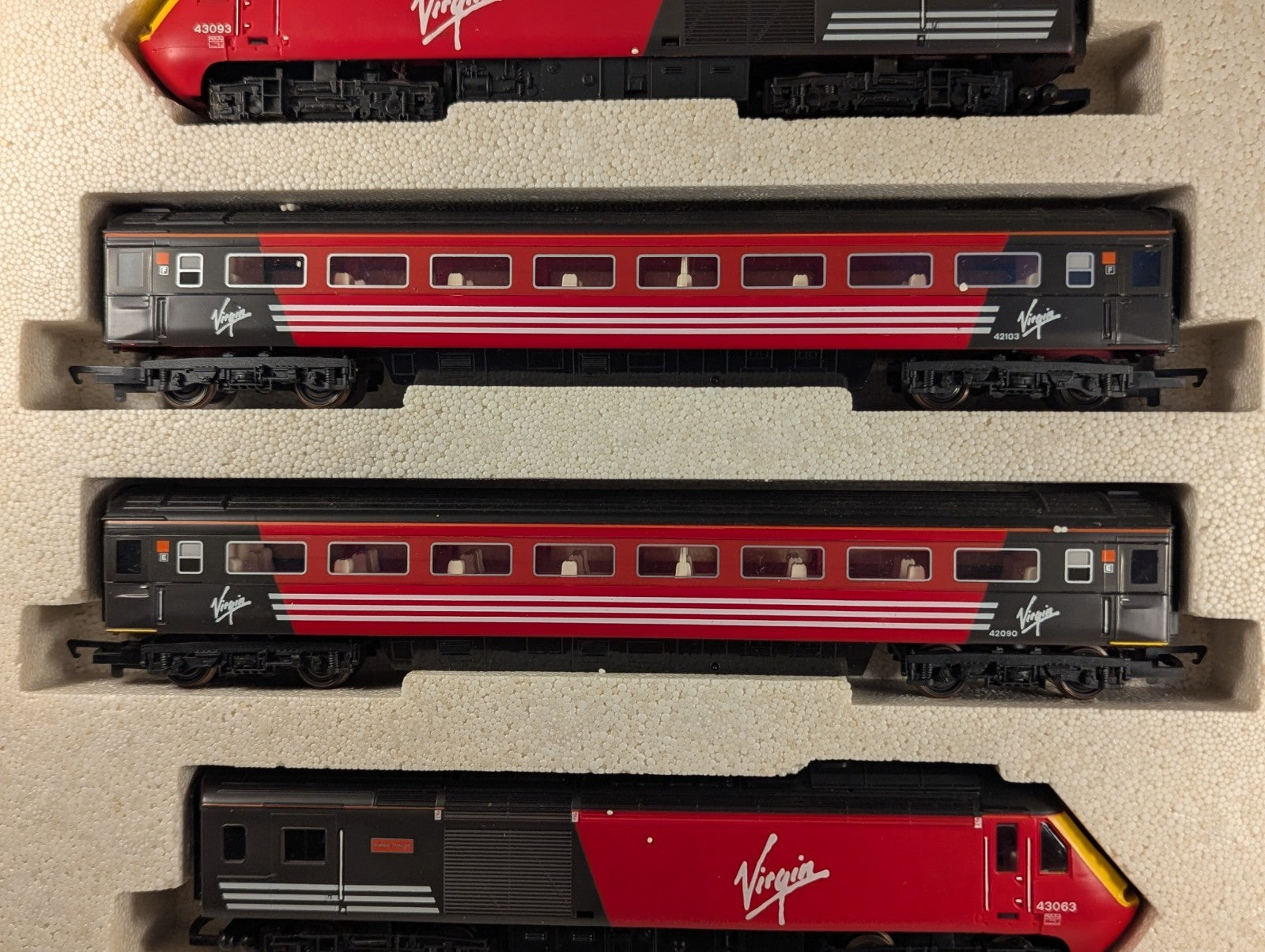 Hornby R2045 OO Gauge Virgin Trains 125 High Speed Train Pack