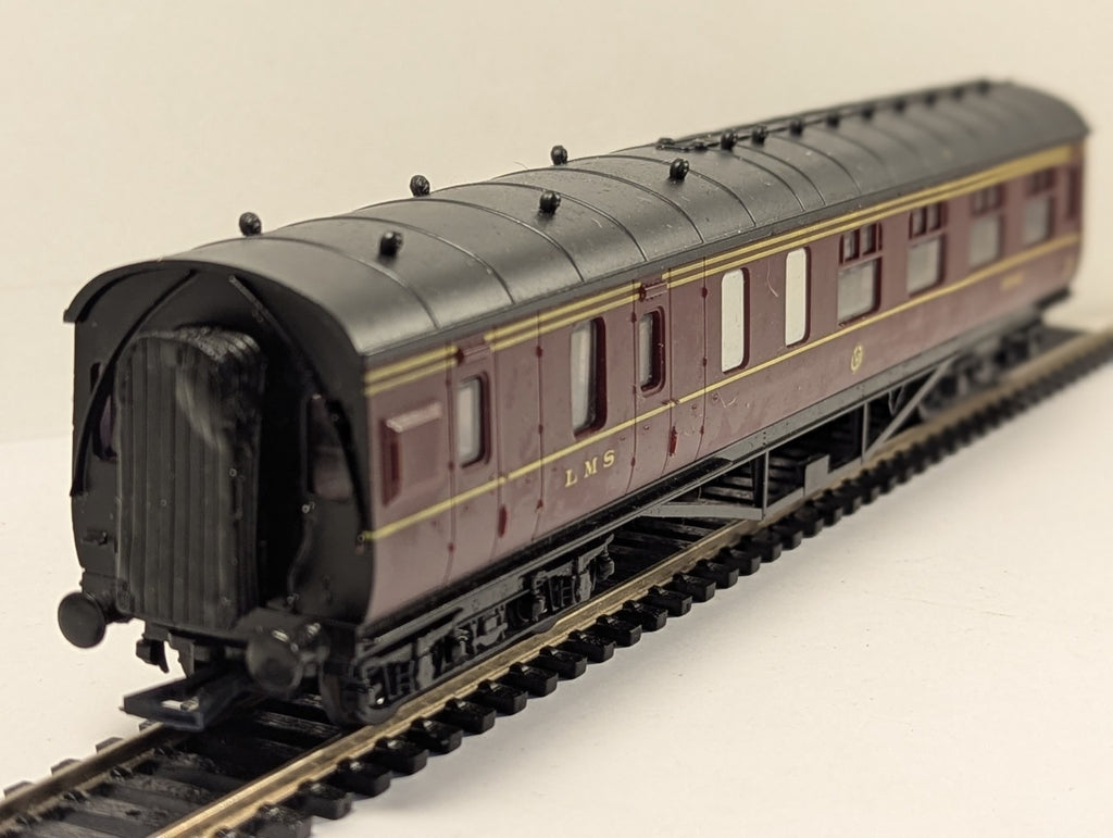 Airfix 54204-7 OO Gauge LMS Brake Third Coach