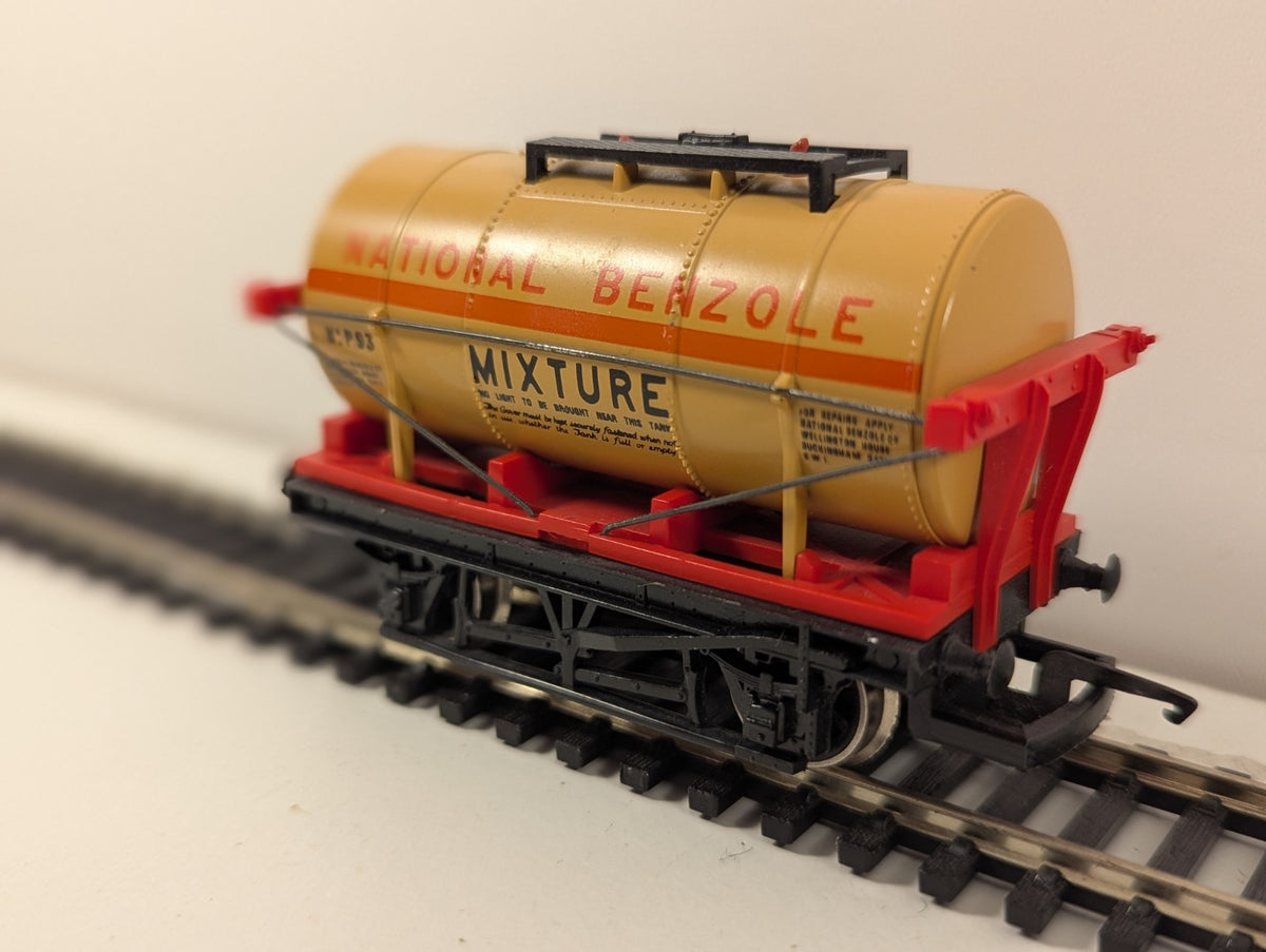 Hornby R221 OO Gauge National Benzole Tank Wagon