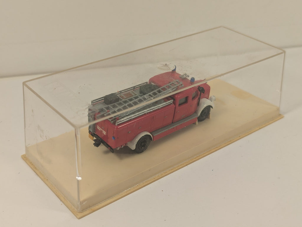 Brekina HO Scale Mercedes-Benz L3500 Metz LF 15 Fire Engine