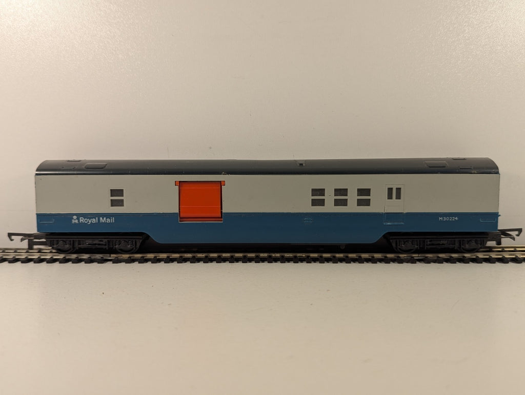 Tri-ang OO Gauge Operating Royal Mail TPO Coach Passenger Coach