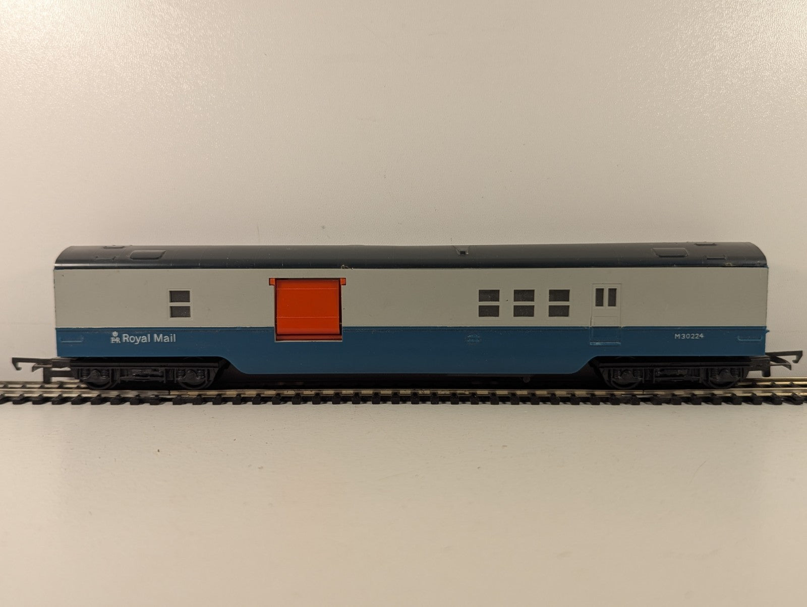 Tri-ang OO Gauge Operating Royal Mail TPO Coach Passenger Coach