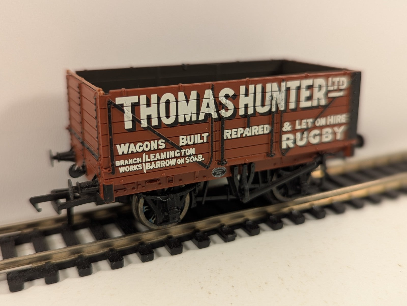 Bachmann Branchline OO Gauge 37-125K 8 Plank Wagon T. Burnett & Co Doncaster