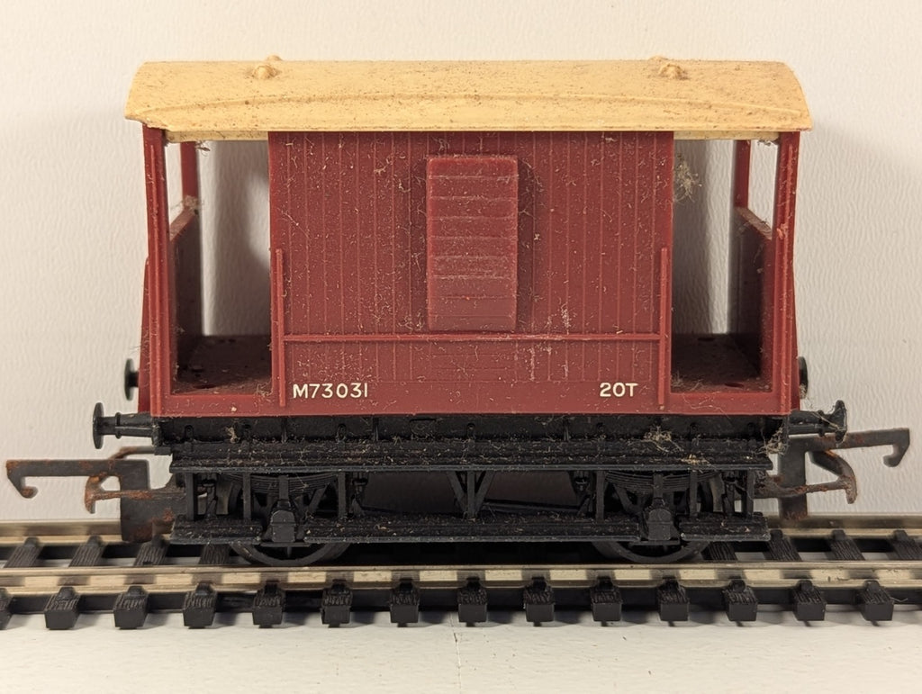 Tri-ang R16 OO Gauge ER 20 Ton Brake Van M73031 – BR Brown