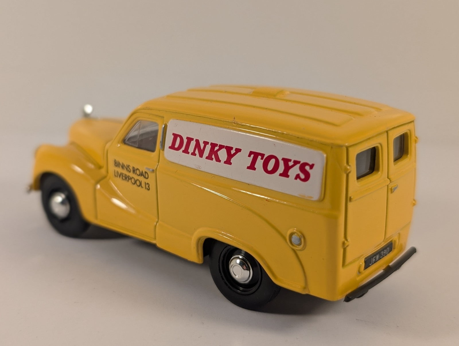 Matchbox Dinky Collection 1953 Austin A40 Van