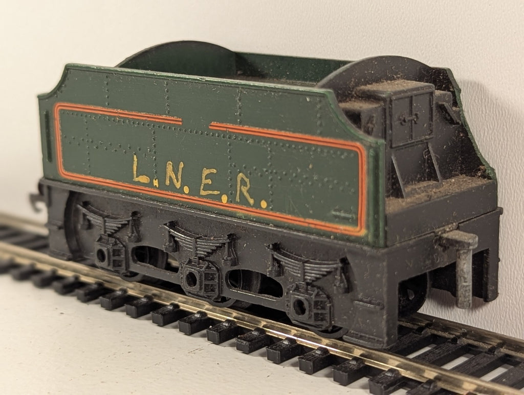 Tri-ang R33 Green Tender – OO Gauge – Some Damage