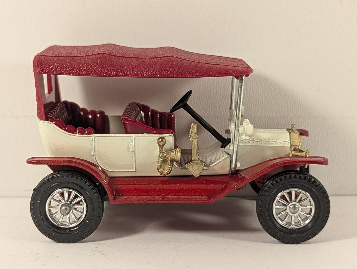 Matchbox 1911 Model "T" Ford Die-cast Vehicle White and Red Y-1