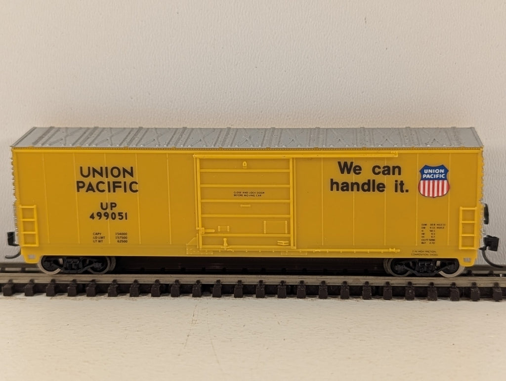 Life-Like N Scale 50ft Evans Plug Door Boxcar Union Pacific Yellow