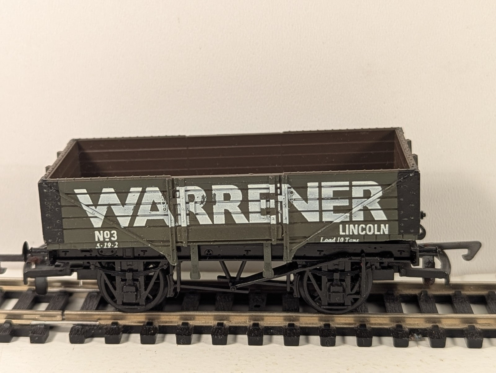 Dapol B163 OO Gauge 7 Plank Wagon Warrener Lincoln
