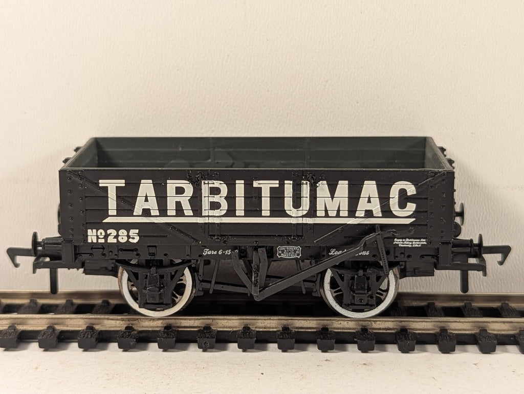Bachmann OO Gauge 8 Plank Wagon Tarbitumac Goods Wagon 285 Tarbitumac Black