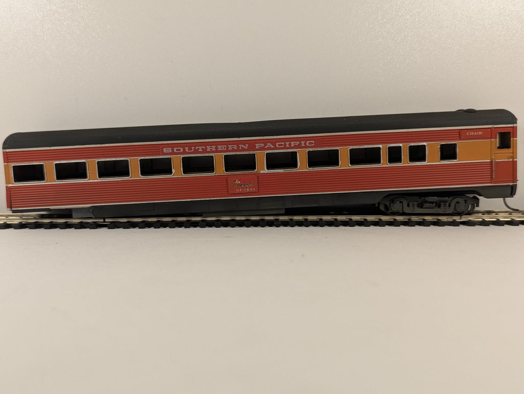 Athearn HO Scale Southern Pacific Daylight Chair Car Passenger Car SP 2424 1818